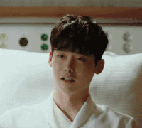 韩剧 W两个世界 李钟硕 微笑