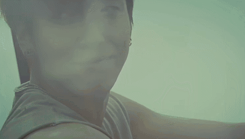 CNBLUE MV 傻瓜 帅哥 微笑 欧巴 男女对唱 耍帅 郑容和 阳光 音乐录影带 沐浴阳光