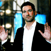 外国男子 胡子 注视 发呆