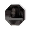 长发美女 笑容 栏杆 中分