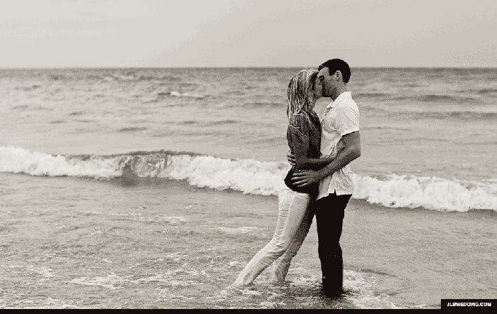 大海 沙滩 亲吻 拥抱
