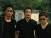 男子 低头 墨镜 黑色