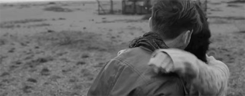 情侣 拥抱 开心