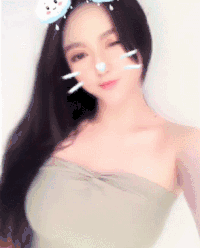 丰满 可爱 性感 眨眼 美女