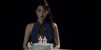 IU MV 动作 吹 蛋糕 蜡烛 二十三