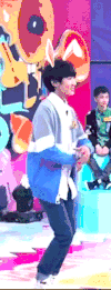 少年 休闲 跳舞 兔耳朵