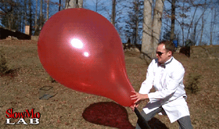 树林 男人 气球 爆炸