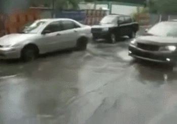 汽车 街道 喷水 搞笑
