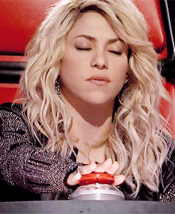 夏奇拉 Shakira 闭眼