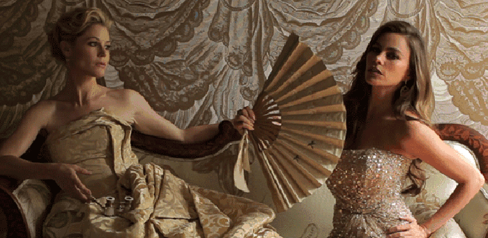 美女  小鲜肉  快乐  微笑