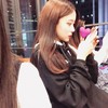 唯美女生 侧脸 玩手机 比心