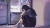 美女 坐着 抬头 思考