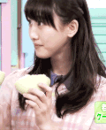 女生 吃东西 点头 开心