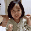 小孩 眼睛 嘴巴 拳头