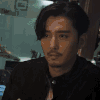短发 黑色 室内 灯光