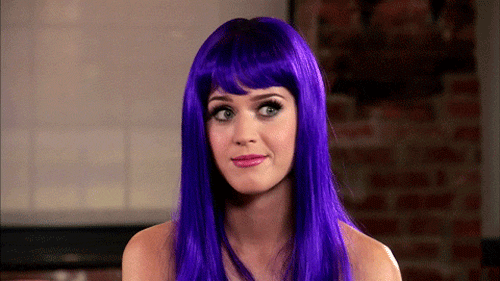 年轻女子 紫色头发 卖萌 可爱