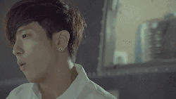 CNBLUE MV 傻瓜 吉他 唱歌 帅哥 弹吉他 男女对唱 白衬衫 耳钉 郑容和 音乐录影带