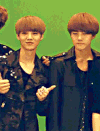 exo 帅哥 手势 微笑