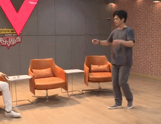 歌手李健 跳舞 机器人 可爱