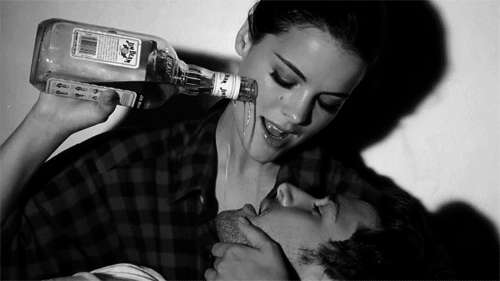 威士忌 whiskey 美女 亲吻