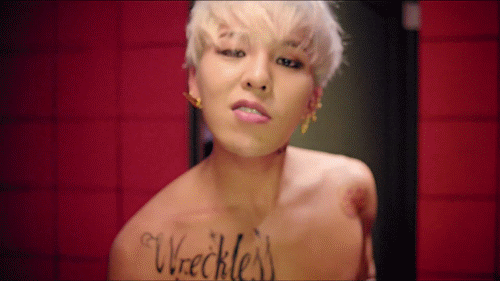 G-Dragon 银发 纹身 耍酷