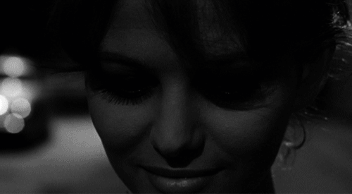 美女 眼神 微笑 灯光