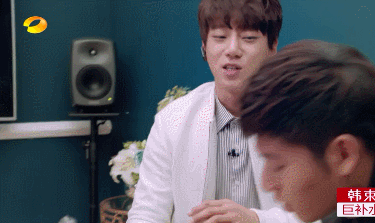 帅哥 说话 白色 室内