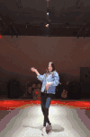 美女 跳舞 牛仔服 灯光
