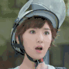美女 头盔 瞪眼 低头