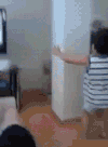 小孩 爬墙 像个猴子 速度真快