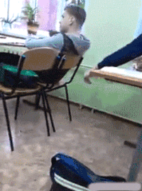 椅子 拽走 恶搞 搞笑