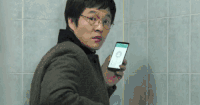 眼镜儿 捂嘴 手机  手指