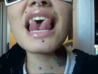 舌头 尖牙 吸血鬼 vampire