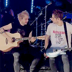 男孩 音乐 舞台 灯光