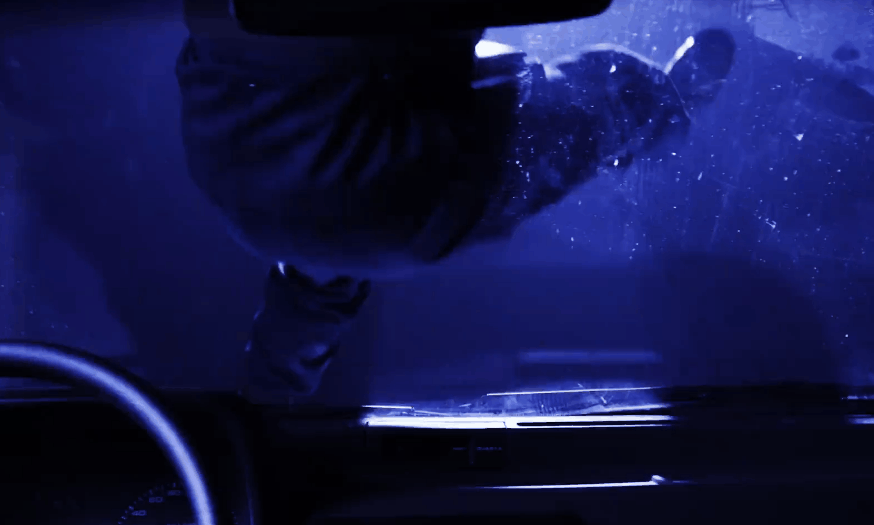 EXO MV monster 玻璃 砸 车