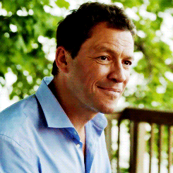 型男 微笑 眼神 吃东西