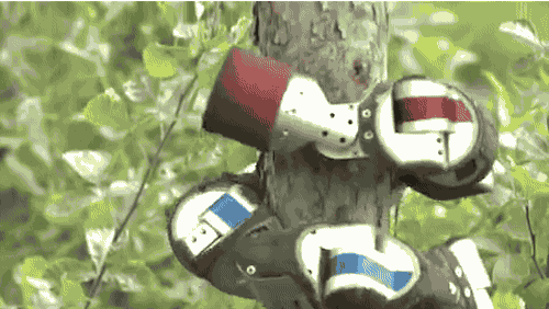 机器人 ,树  蛇   爬树