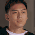 帅哥 严肃脸 抬眼 眼神