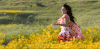 美女 奔跑 开心 黄色 花朵 美景