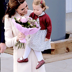 威廉王妃 小公主 花朵 可爱