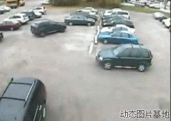 牛人 开车 车顶 起飞 停车场 撞车