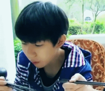 王源 tfboys 吃东西 吃货 逗比 搞笑 明星爱豆