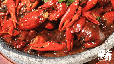 红辣椒 沸腾 海鲜 石锅