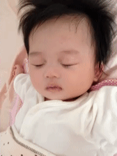 婴儿 熟睡 眨眼 可爱