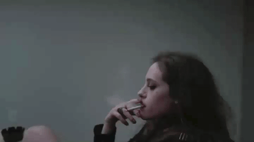 影视 美女 抽烟 耍酷 霸气