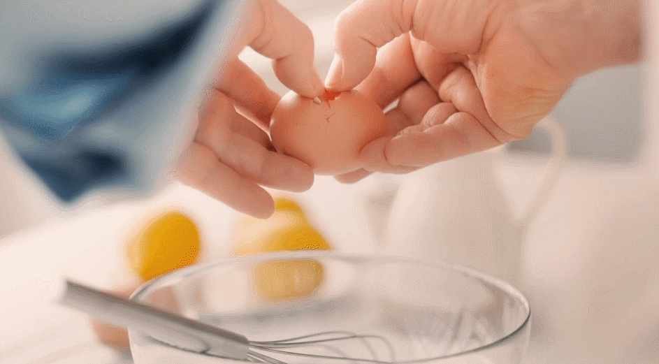打鸡蛋 烹饪 美食系列短片 芒果冰沙系列 滤蛋黄