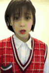 美女 笑容 格子马甲 咧嘴 睁眼