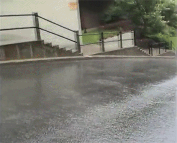 雨人 Rain+Man 滑板 撞车