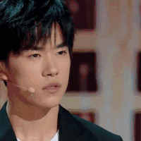 易烊千玺 TFBOYS 帅气 严肃