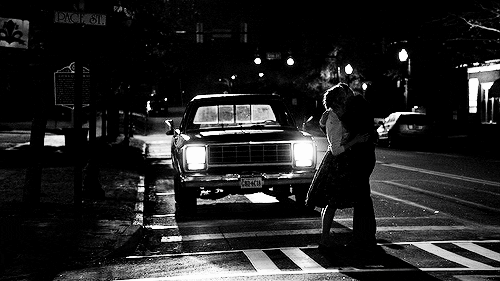 爱情 夜晚 亲吻 灯光